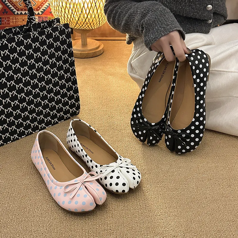 Zapatos de mujer con diseño de punta dividida, estilo dulce, zapatos Mary Jane con lunares, zapatos planos de boca poco profunda para mujer