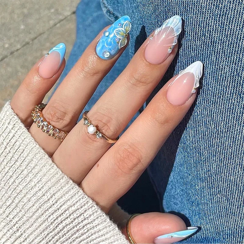 

24 PCS Delicate 3D Shell Patterned Teardrop Short Fake Nails Blue & White Almond-Shaped Floral Fake Nails