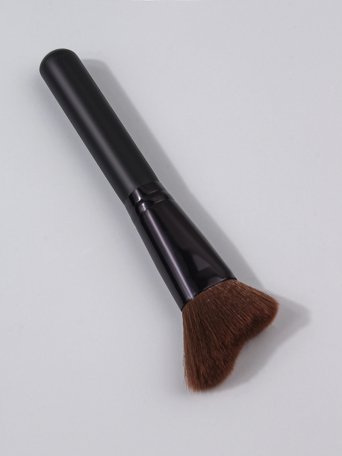 1 pieza de nuevo pincel para polvos suaves de forma irregular, una herramienta de maquillaje multiusos diseñada específicamente para el maquillaje