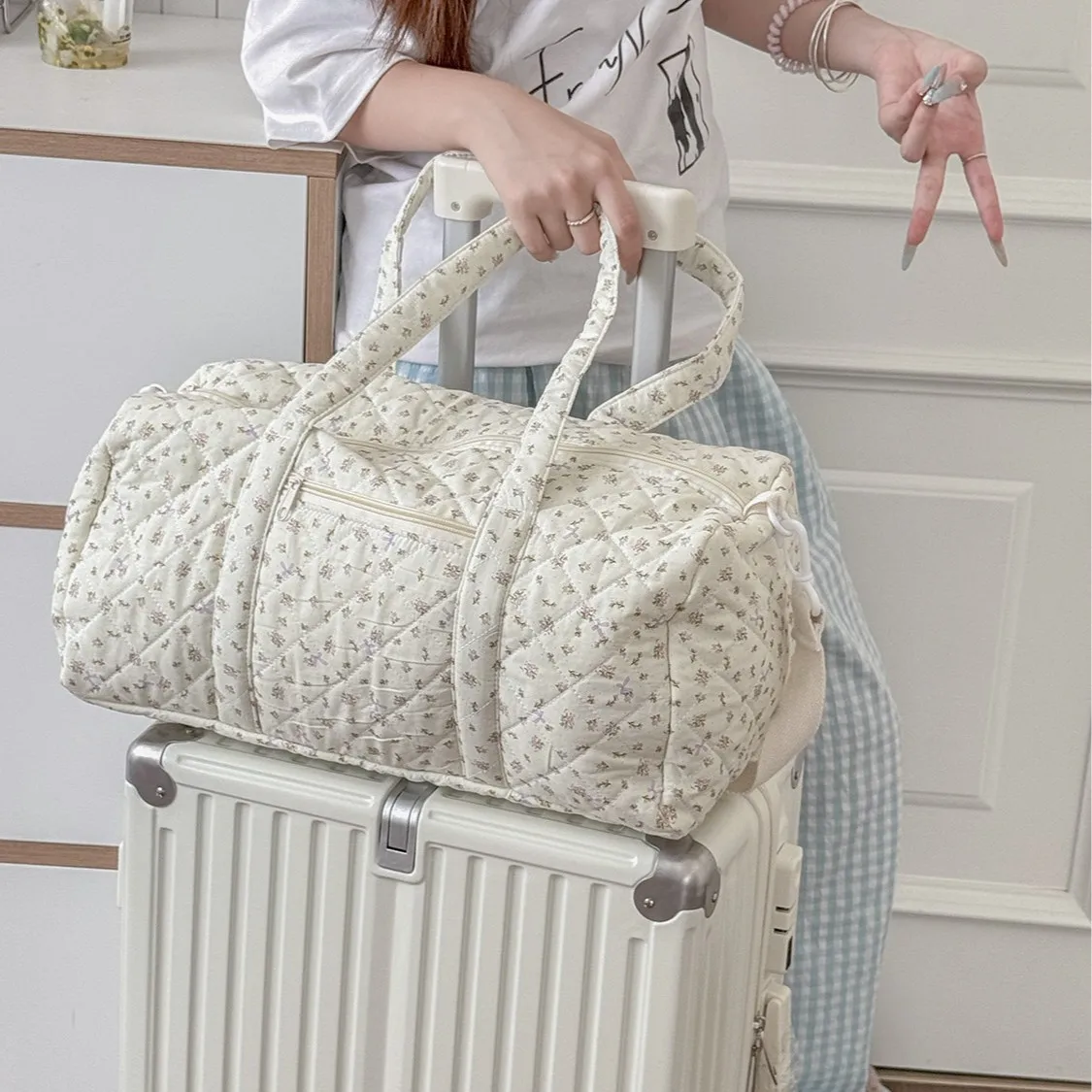 Sac de voyage matelassé à motif floral pour femmes, sac de voyage léger de grande capacité, sac à main Boston décontracté