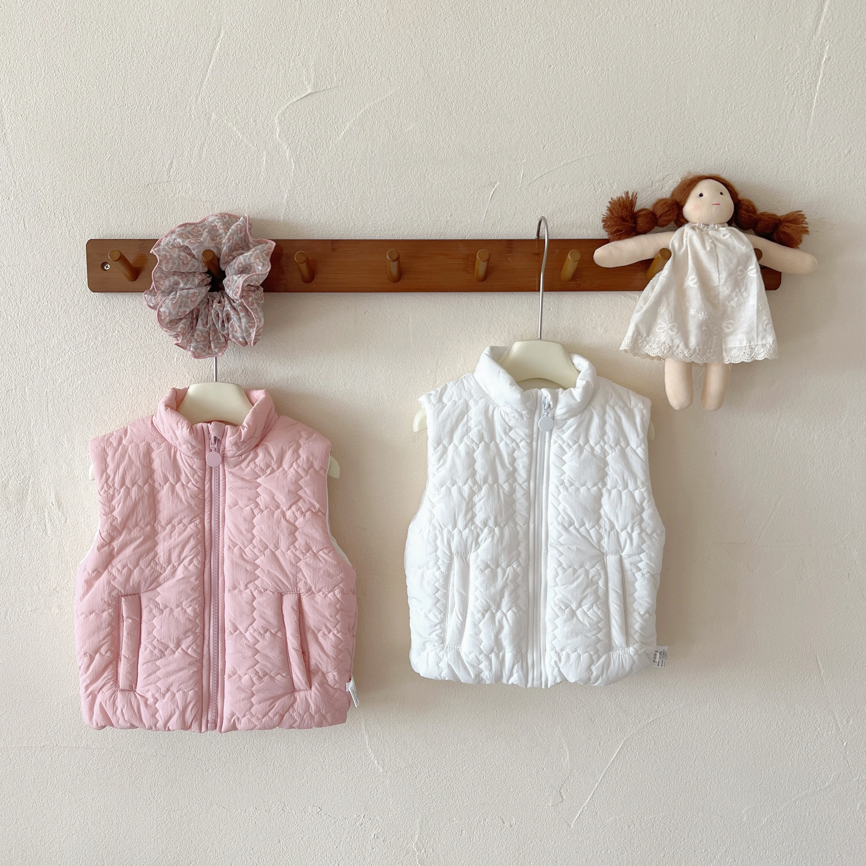 

Осенне-зимний новый стиль, хлопковый жилет с воротником-стойкой для маленьких девочек 0-3 лет, повседневная универсальная теплая куртка без рукавов