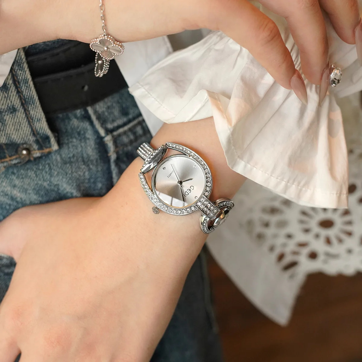 Marca luz relógio de luxo feminino céu estrelado beleza requintado irregular oco pulseira à prova dwaterproof água senhoras moda quartzo relógio de pulso