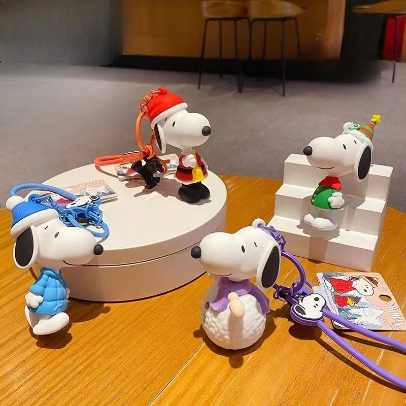 سنوبي الكرتون لطيف دمية المفاتيح الإبداعية Kawaii الذكور والإناث حقيبة ظهر الطالب الديكور عيد الميلاد قلادة هدية بالجملة