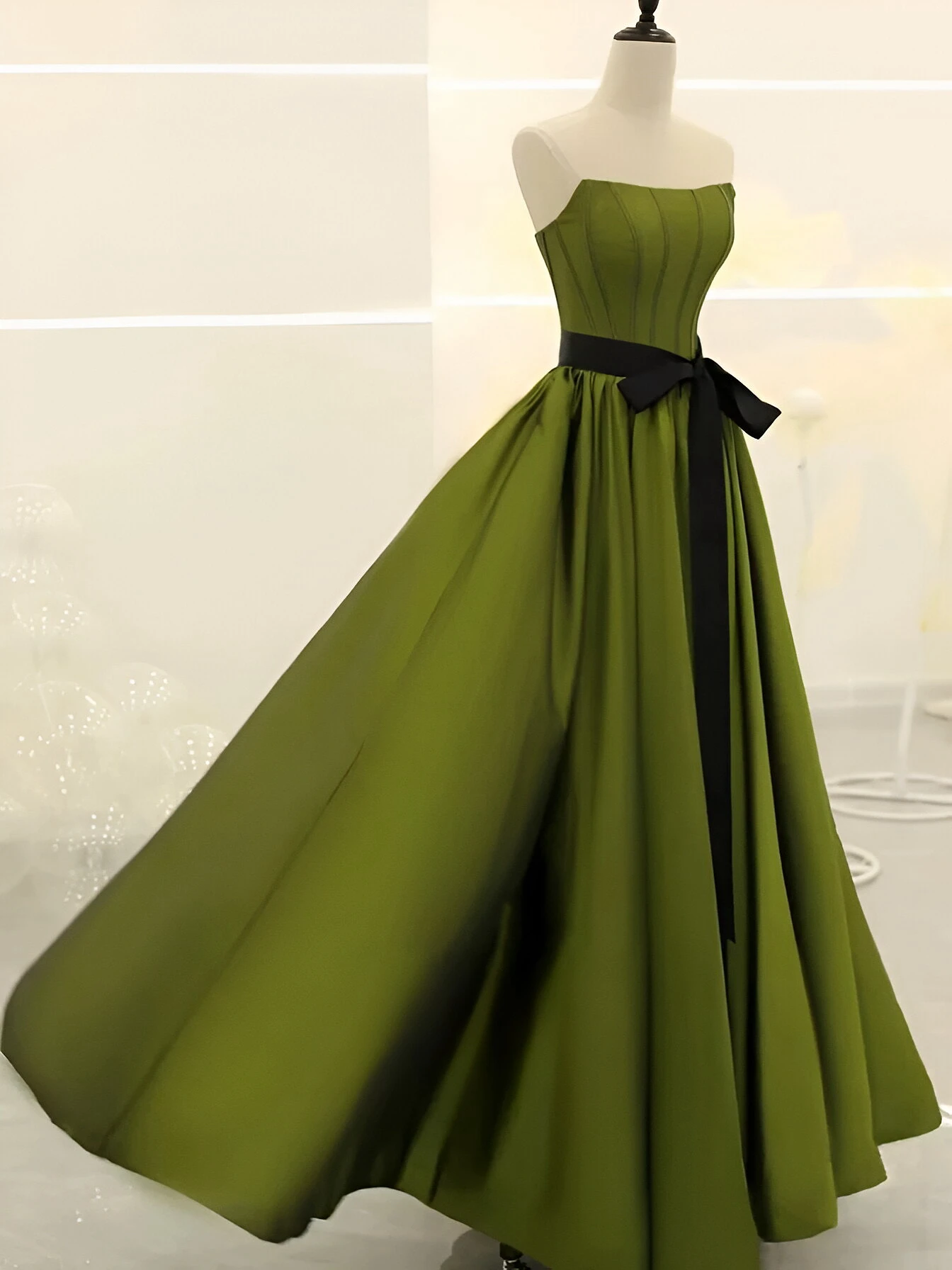 

Elegant Green Party Dresses Strapless Light Luxury French Green Ribbon Strapless Pleated Toast Banquet Prom Gowns New 2024