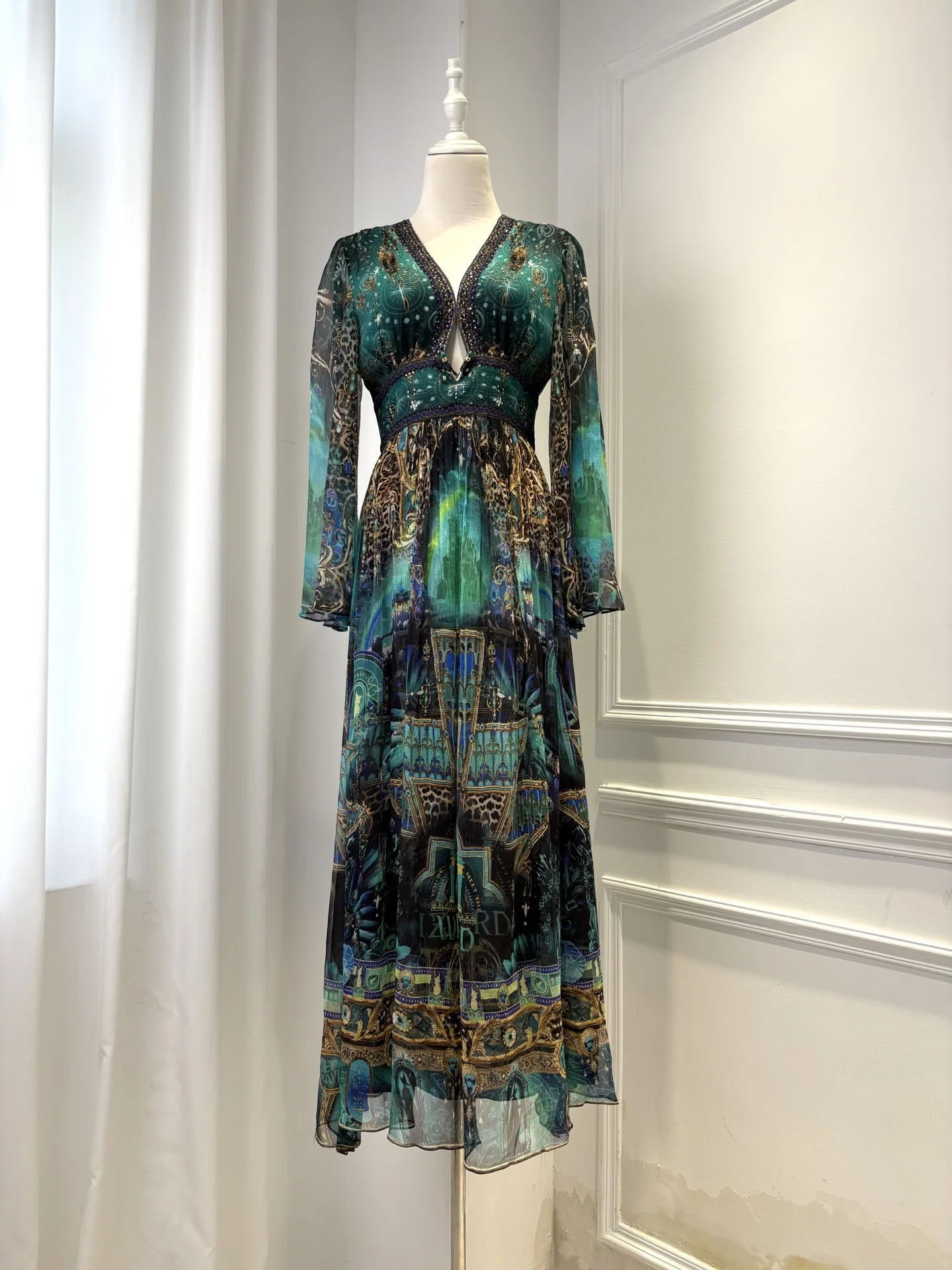 

Женское зеленое платье макси с принтом в стиле ретро, расшитое кристаллами и бисером, с v-образным вырезом, с высокой талией и длинными рукавами, винтажный женский халат из 100% шелка