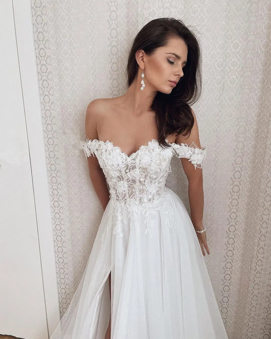 Boho Wedding Dresses Crystal Beading Off the Shoulder Lace Appliques A-Line Wedding Gown Sweetheart Bridal Gown