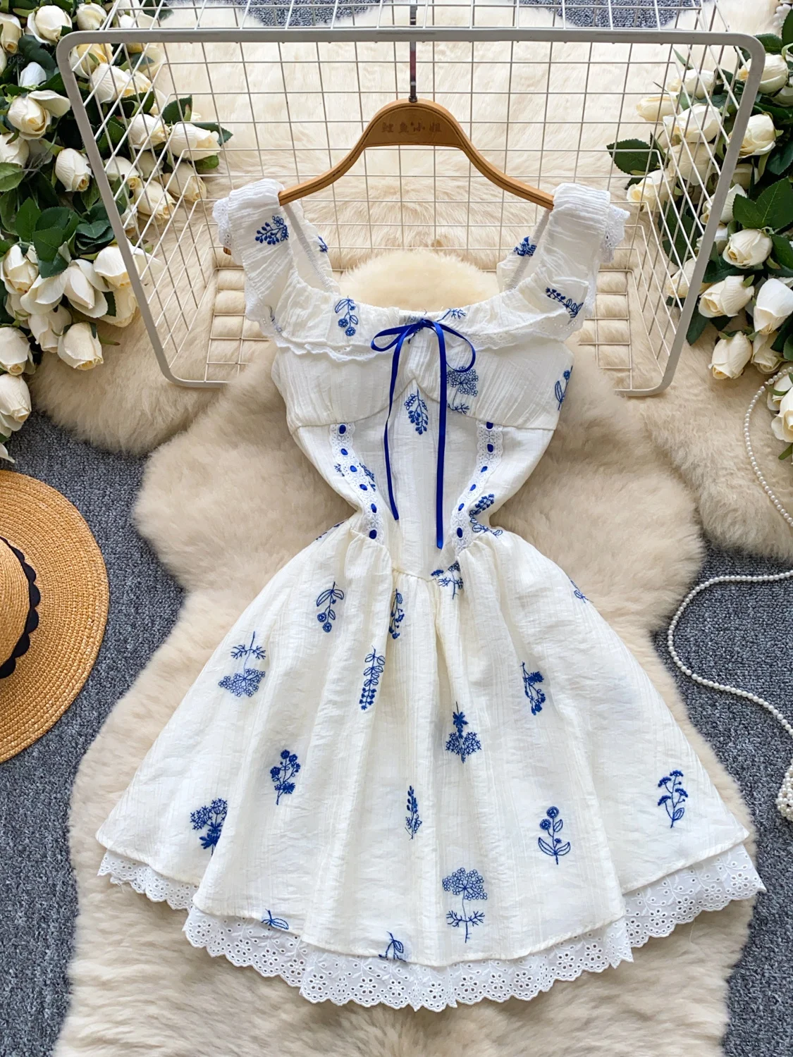 

French Women'S Holiday Dress 2025 Summer Square Collar Suspender Dresses Lace Embroidery Slim Short Dress Beach Holiday Sundress