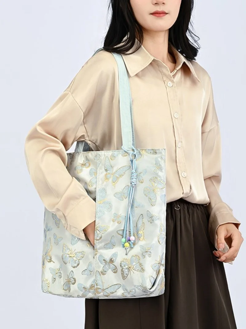 

2026 Luxury Embroidered Chinese Handbag Trendy Designer Shoulder Bag Multi-functional Sweet Cheongsam Party Accessory