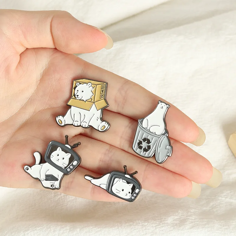 Creative Cartoon Animal Planet Moon Cat Enamel Pins Kitten Back Catch Fish Mask Cute Alloy Brooch Badge Fashion Woman Jewelry