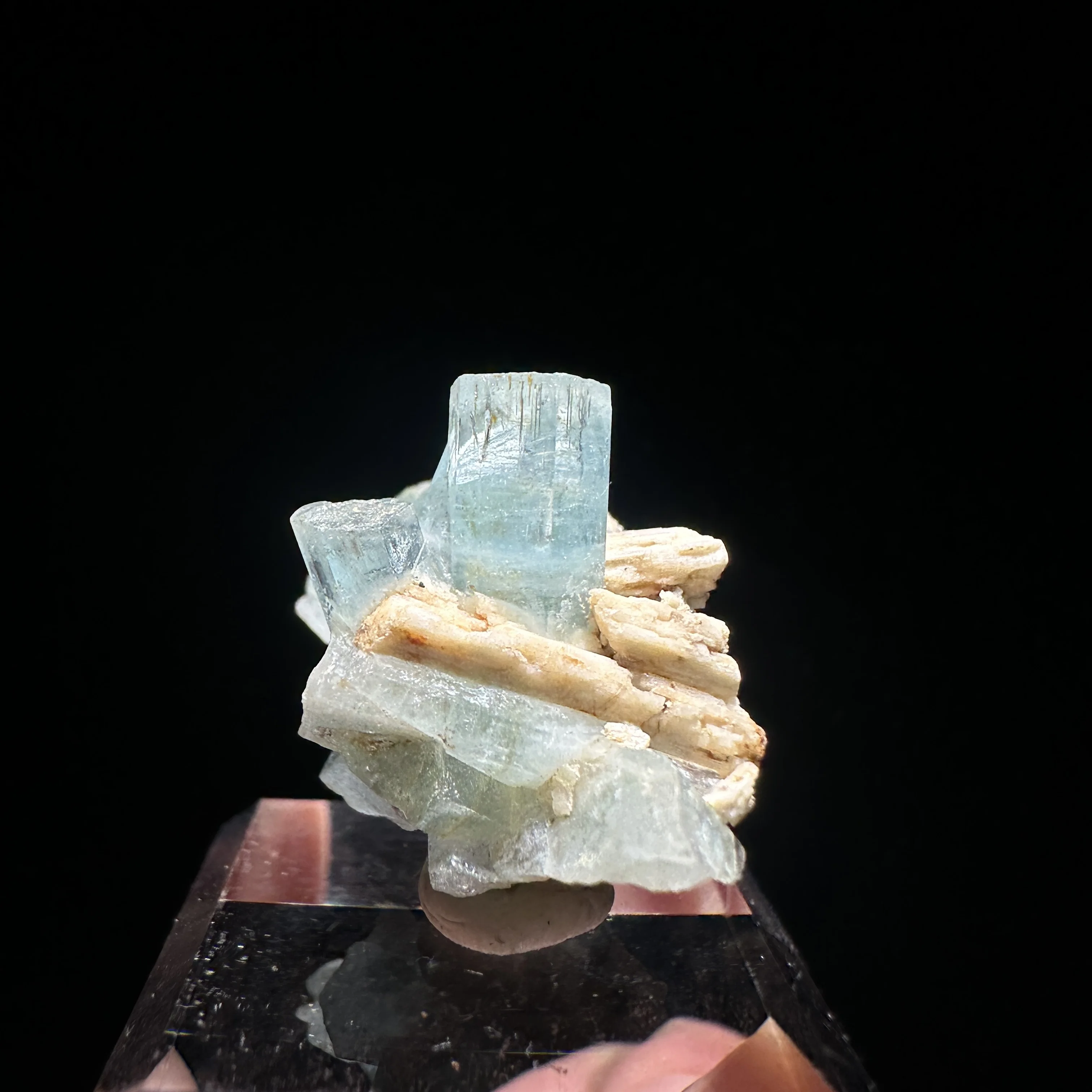 

Natural Namibian Aquamarine Gemstone Stone Coexisting Mineral Raw Stone Crystal Specimen Home Collection Decorative Item Healing