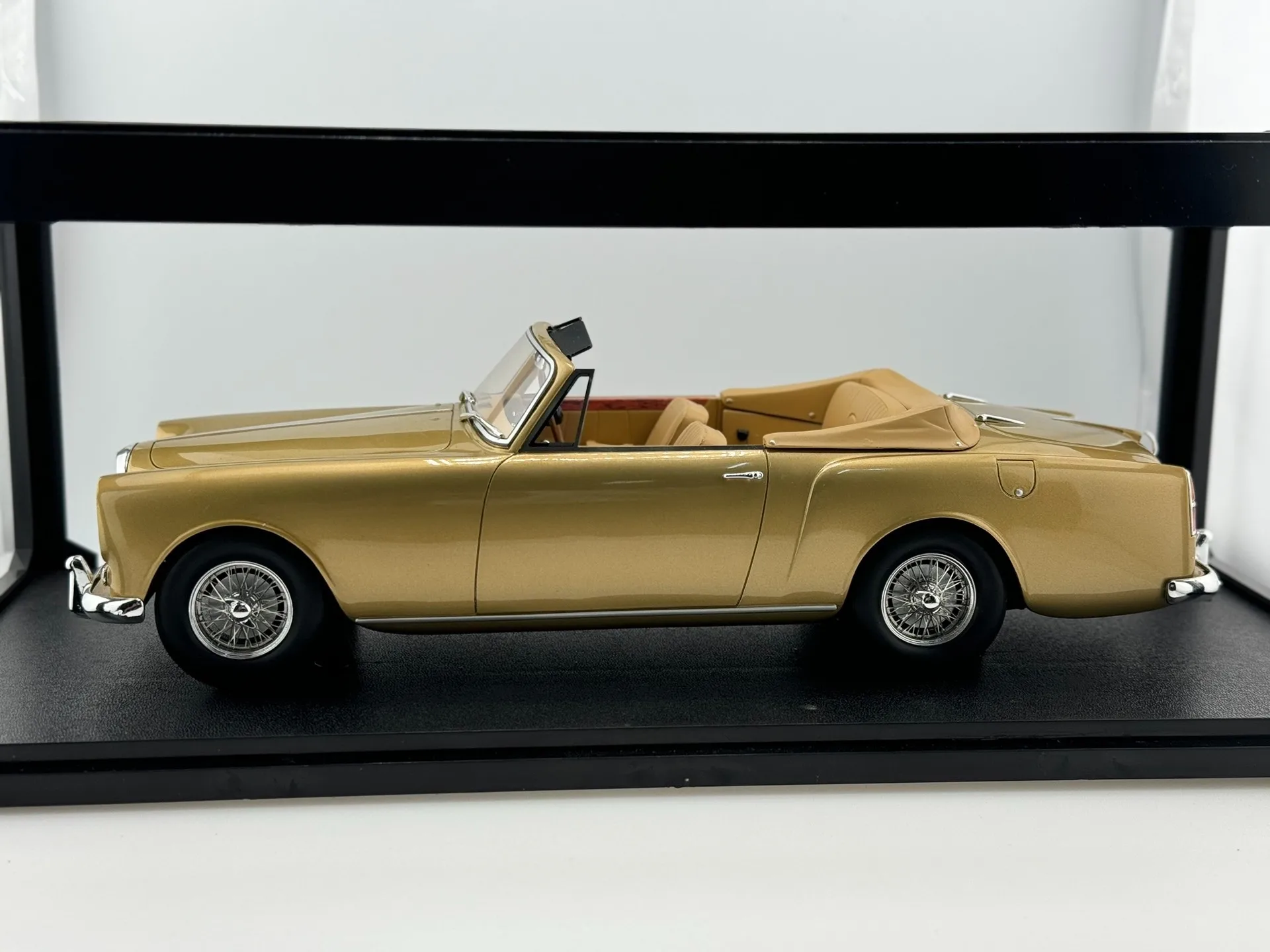 Vecchia scatola pressofusa CULT scala 1/18 oro metallizzato Alvis Te21 DHC 1963-1966 modello di auto giocattolo da collezione regalo souvenir display ornamento