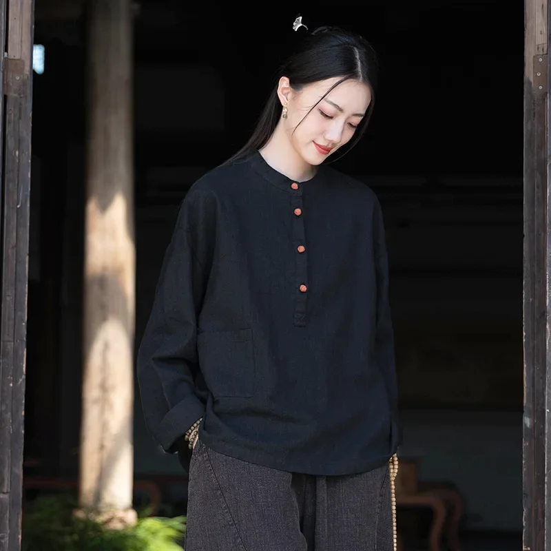 

Новая женская блузка из хлопка и льна на весну-лето 2025 года с воротником-стойкой, цветными вставками и декоративной застежкой, больших размеров