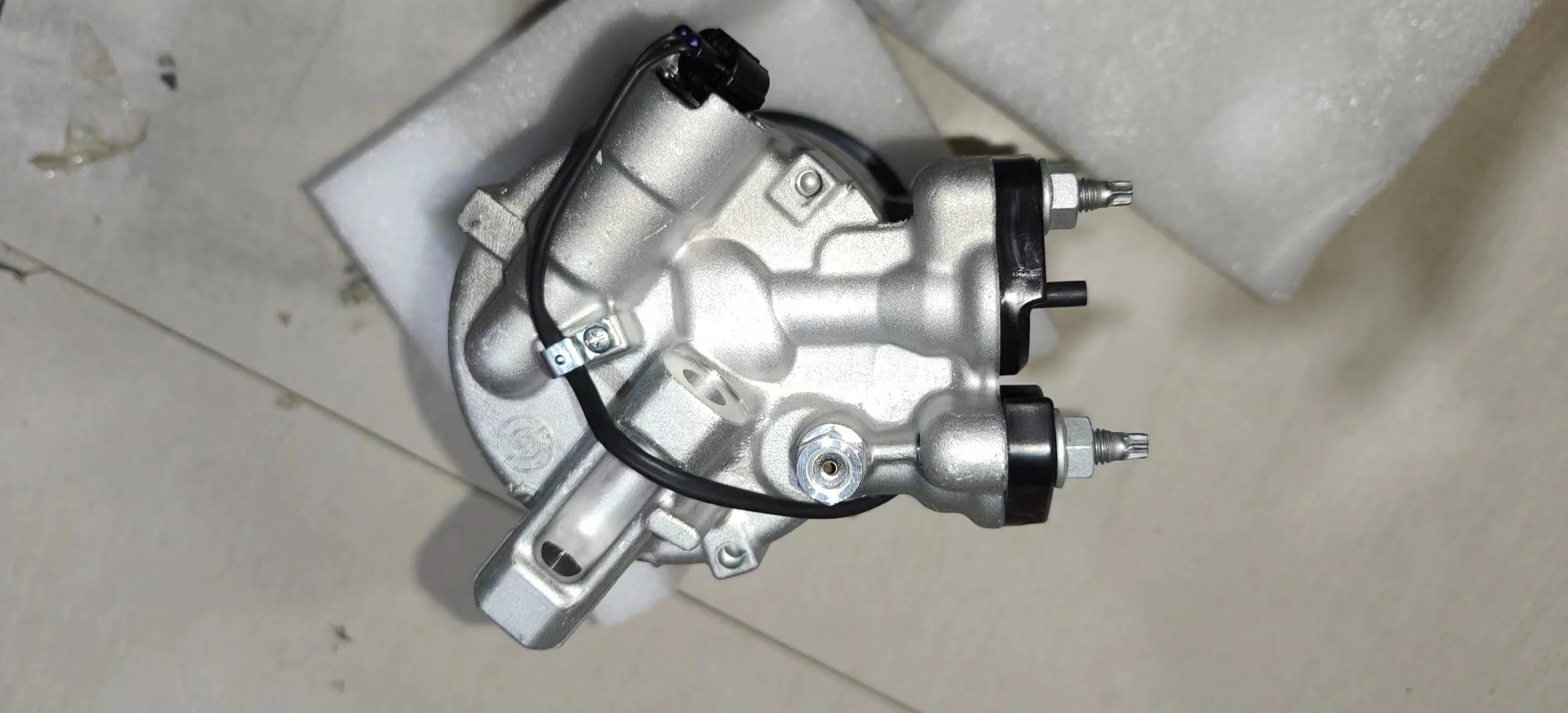 China Auto Parts Wholesale Retail Factory Supplier Geely Monjaro New Original Air Conditioning Compressor 8013016200 100% Tested