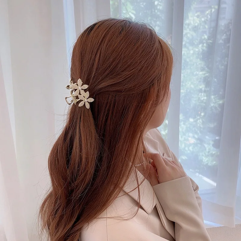 Fashion Rhinestone Hairgrip Crystal Flower Hair Claws Clips Clamps Pearl Hair Accessories Retro Women Clamp Barrette For Girls