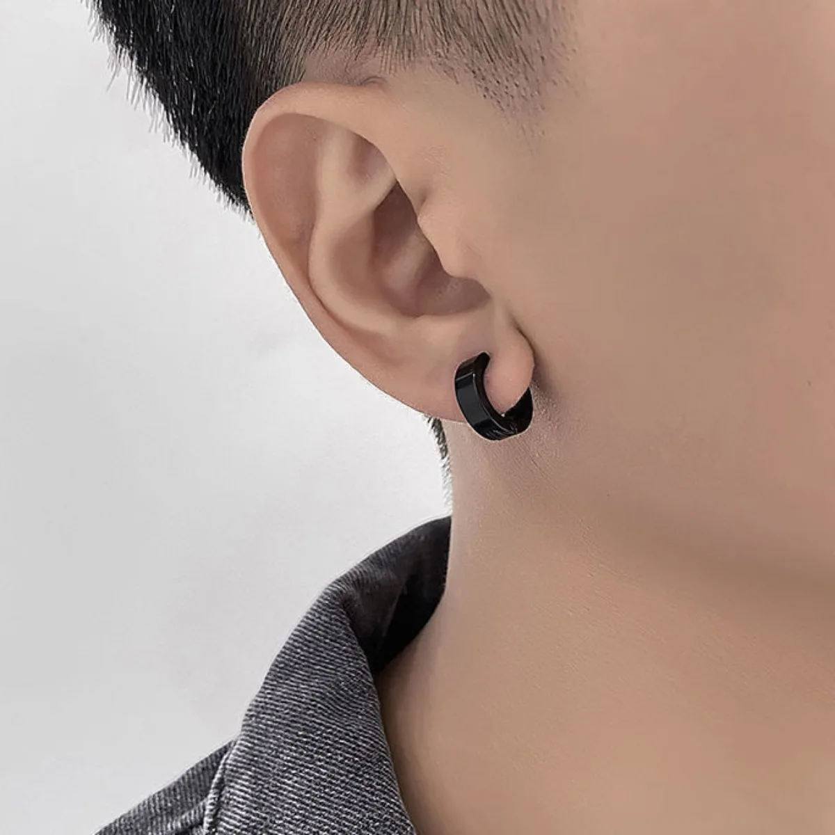 2pc Ear Clips Earrings Without Ear Holes Black Silvery Stainless Steel Buckle Simple Trend Men Women and Fashion Couple Gifts image 5