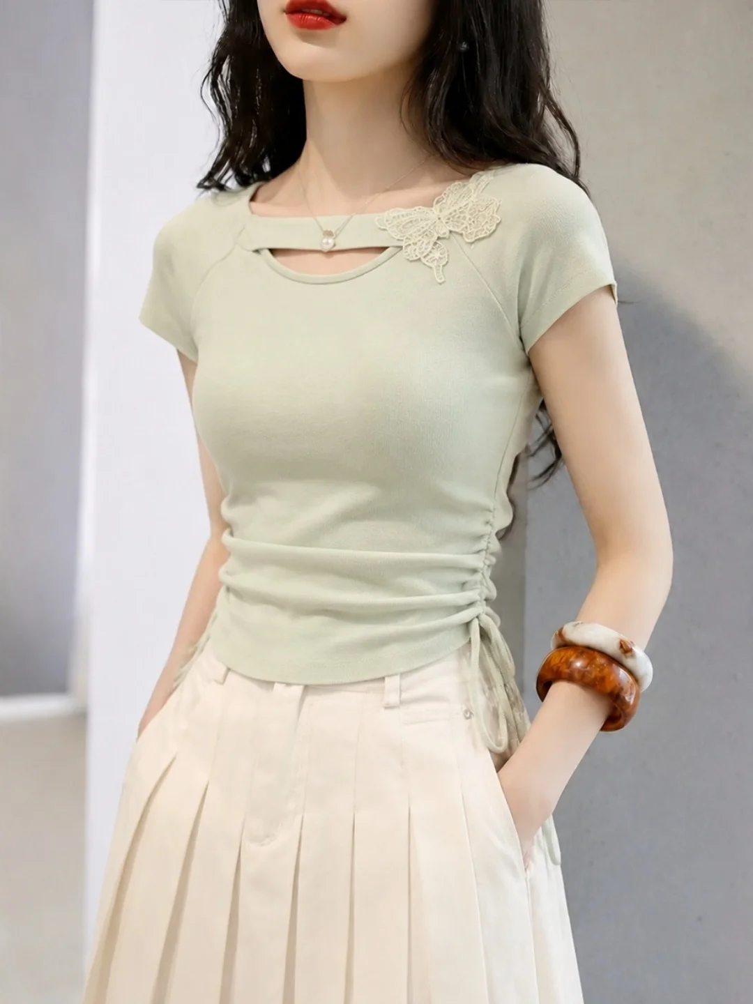 Fashionable Knitted Short Sleeve T-Shirt Women's Slim Fit Drawstring Design Sensation Anti-Aging Autumn 2026 Silk Top