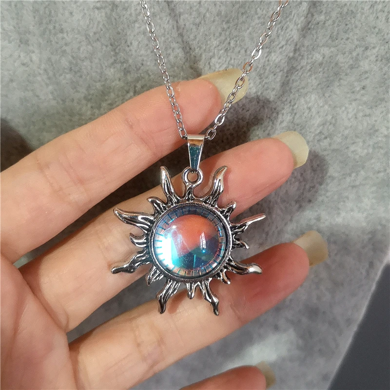 Retro-Gothic Mondstein-Sonnen-Anhänger Silberfarbene Kettenhalskette für Damen und Herren, Halloween Grunge Schmuck Accessoire Großhandel