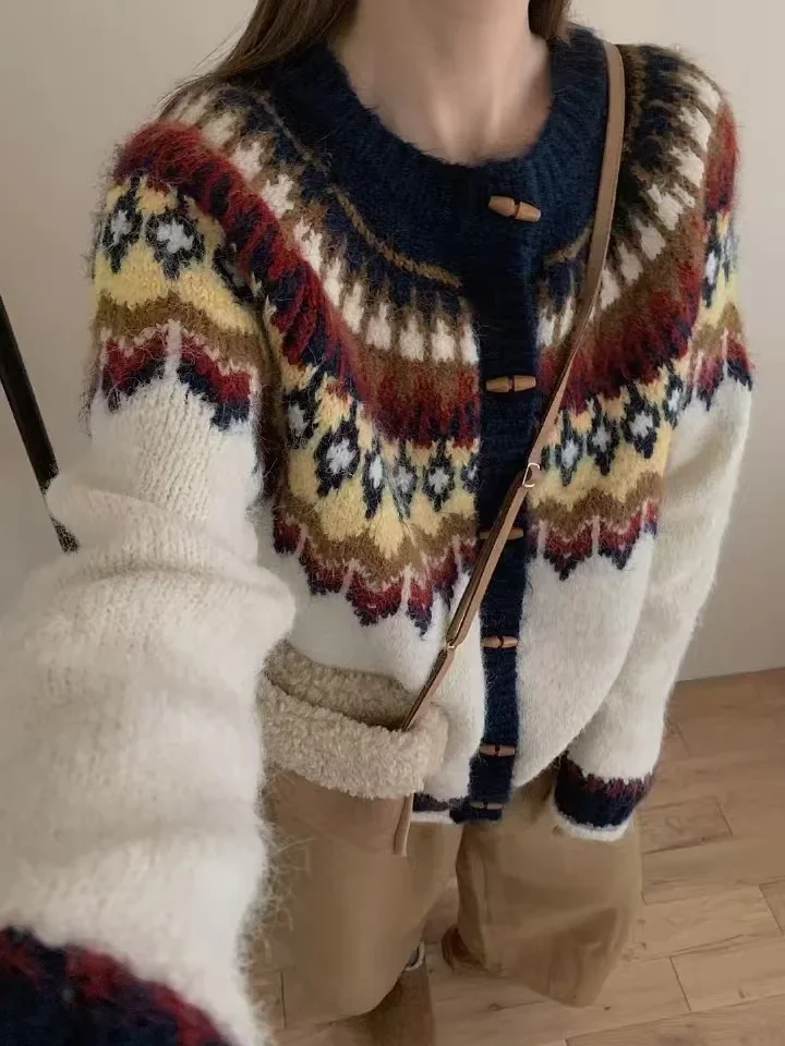 

Art and Retro Style, Jacquard Wooden Buckle Sweater, New Year Red Knitted Cardigan, Soft and Waxy Design Top