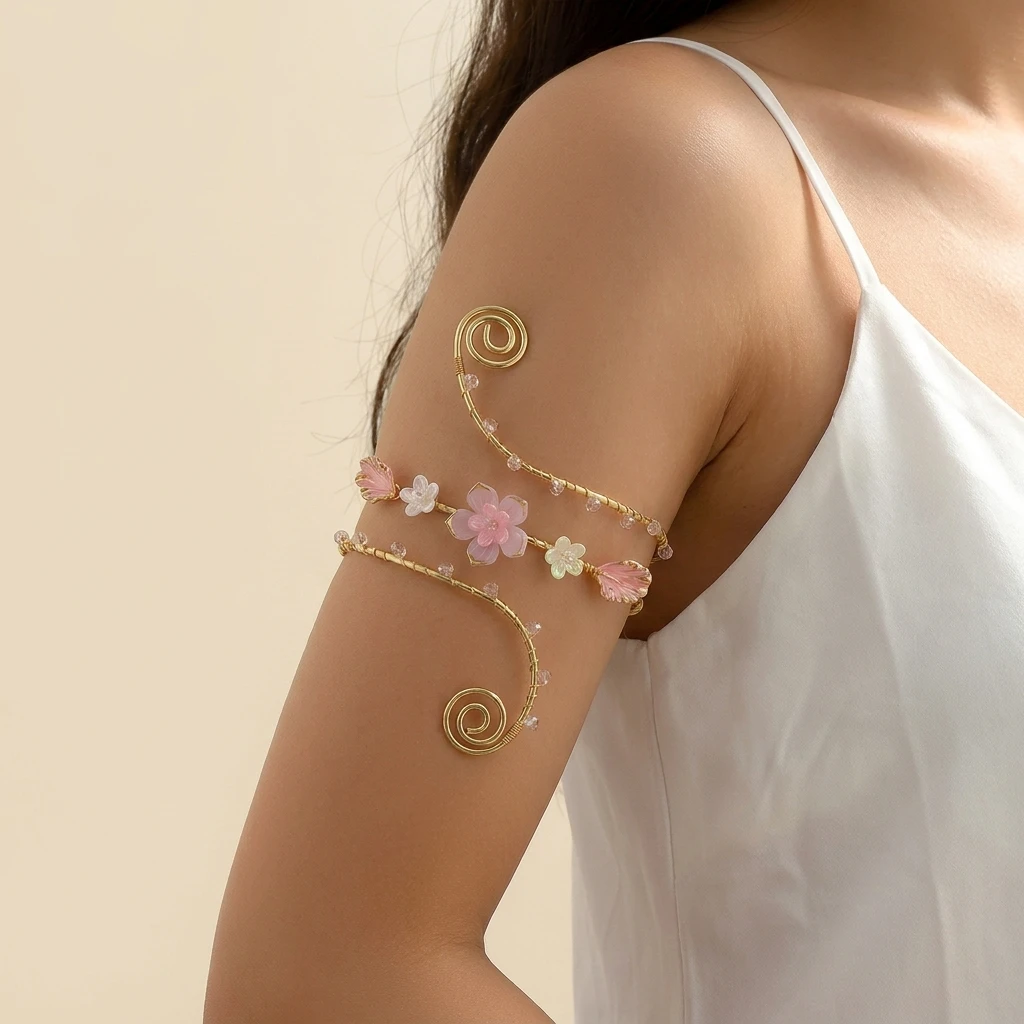 Elegante goldfarbene, drahtumwickelte Oberarmmanschette für Damen, romantische rosa Iris-Blumen-Armreif, Strandparty-Schmuck – Detail 1