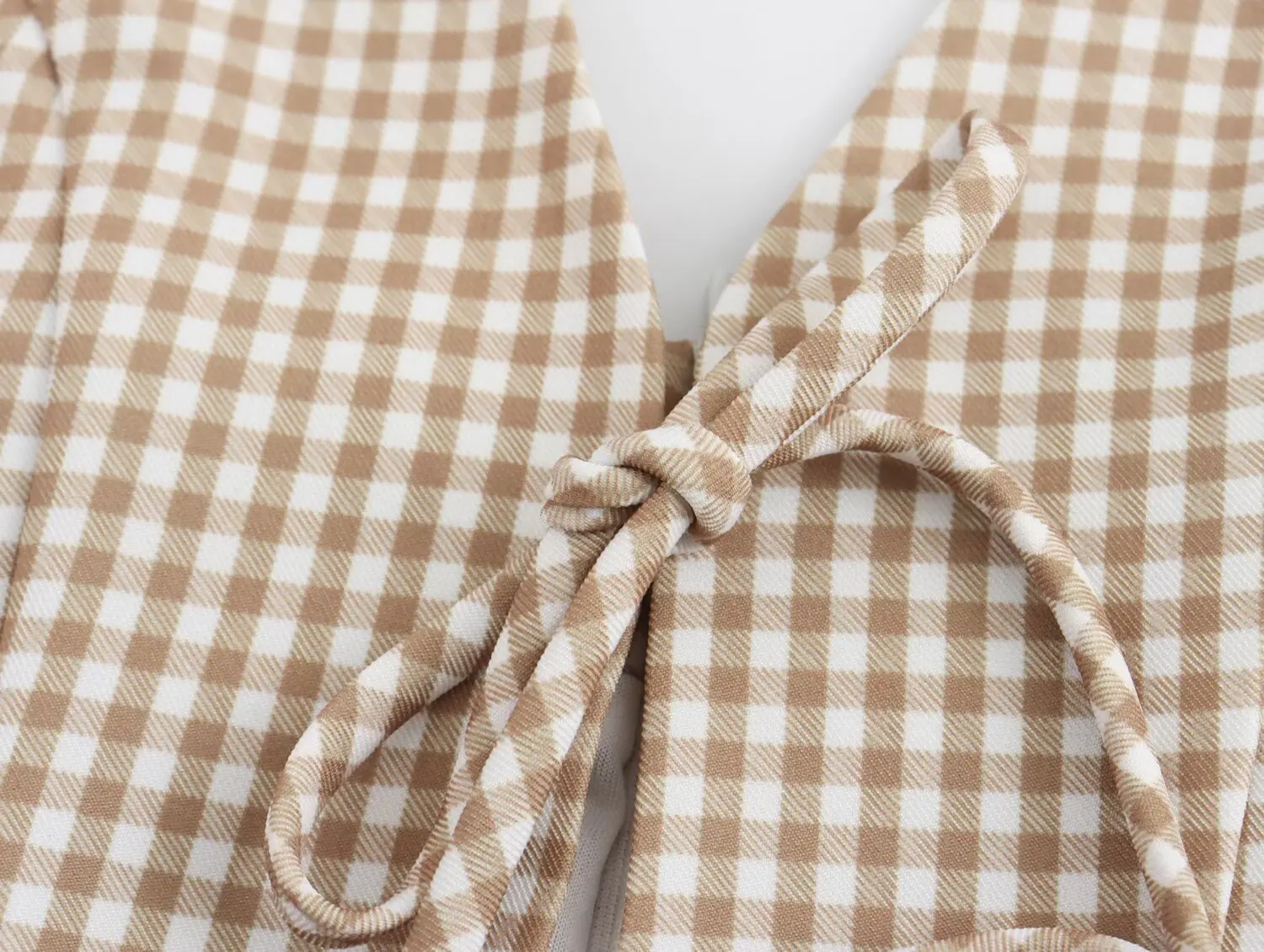 2023 Neue Damenbekleidung: Modisches Neckholder-Kleid im europäischen und amerikanischen Stil mit V-Ausschnitt und Schleifendekoration