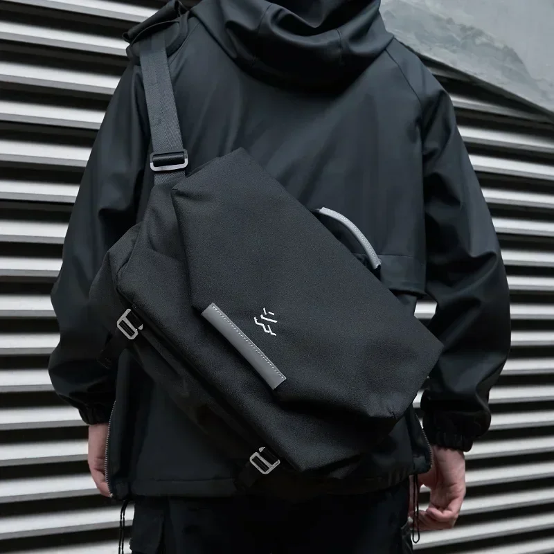 

Messenger Bag for Men, Waterproof Oxford Crossbody Bag Fit 14 Inch Laptop, College Work Travel Black Shoulder Bag