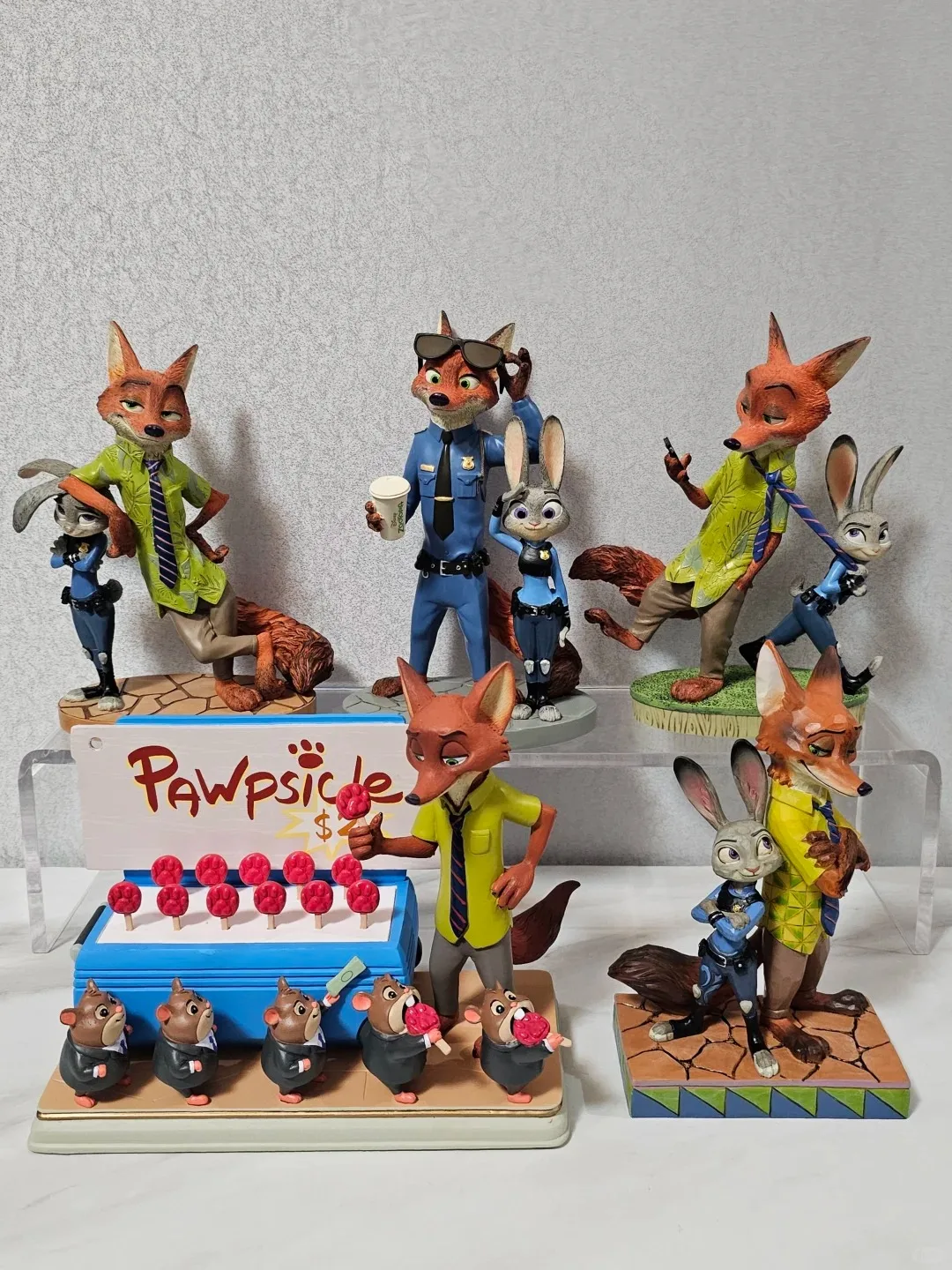 

Genuine Disney Zootopia Collectible Figurine Set – Children'S Day Gift Box With Articulated Characters & Desk/Hoome Decor