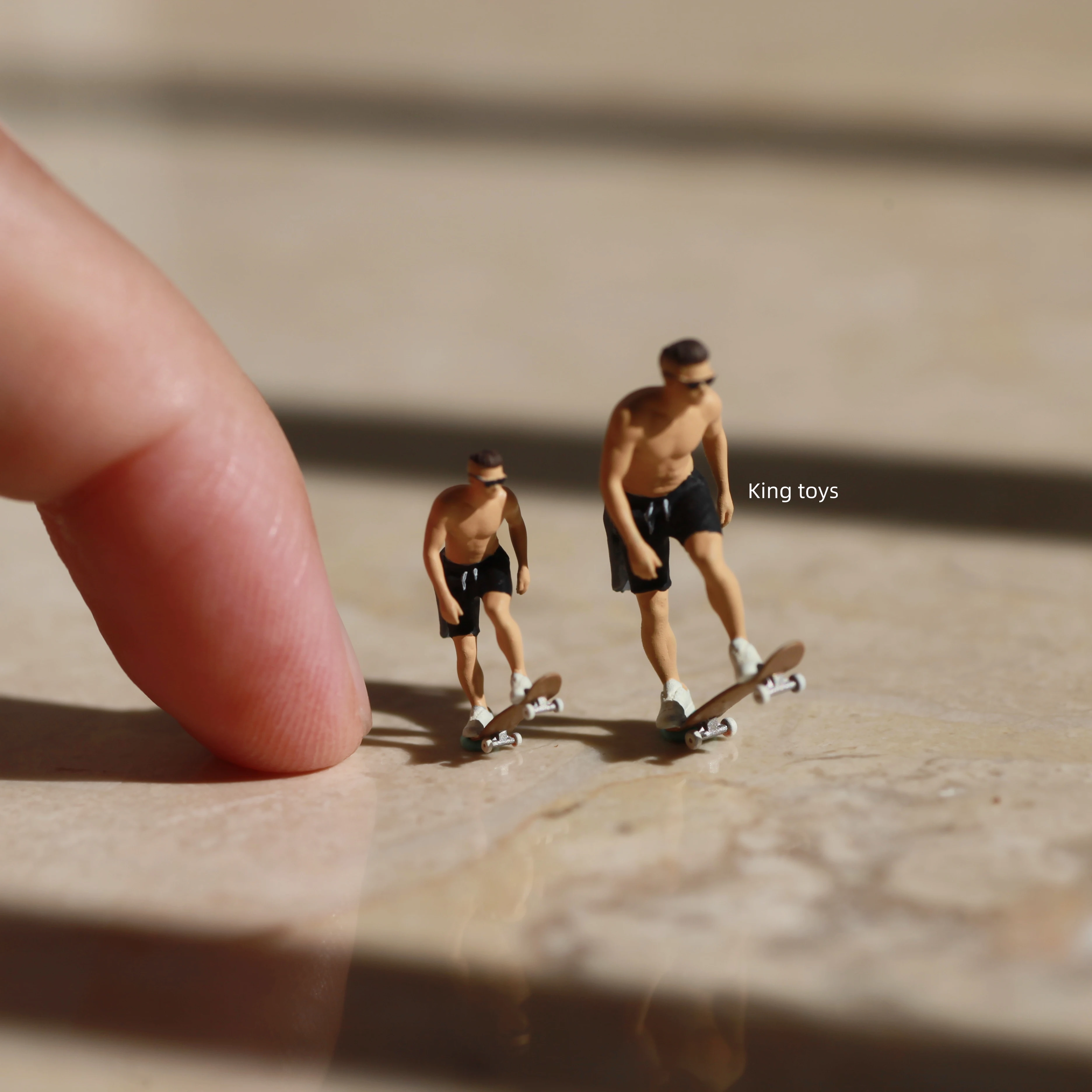 King Toys 1/64 1/87 1/43 Figurines Scale Model Resin Skateboarding Boy Dioramas Diecast Miniature Collection