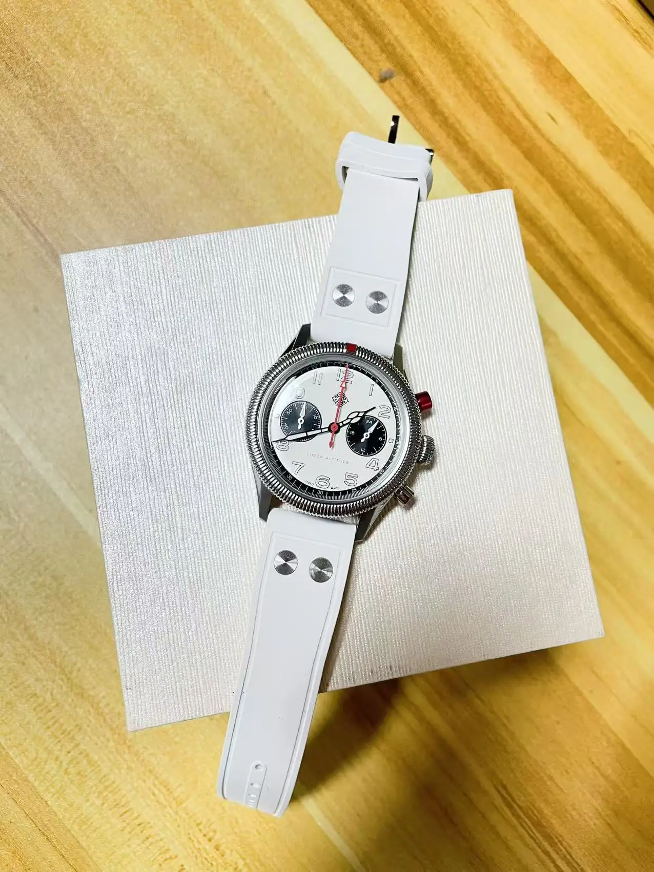 2025 جديد IXDAO 39 مللي متر الطيار الرجال ساعات كوارتز Peregrine Falcon سلسلة VK64 الياقوت الفولاذ المقاوم للصدأ الرياضة كرونوغراف 10Bar C3