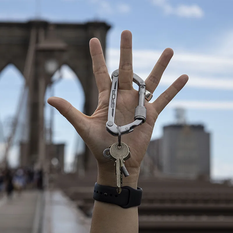 Multi Functional Combination Outdoor Portable EDC Quick Hanging Self-defense Titanium Alloy Mountain Buckle Cutting Tool