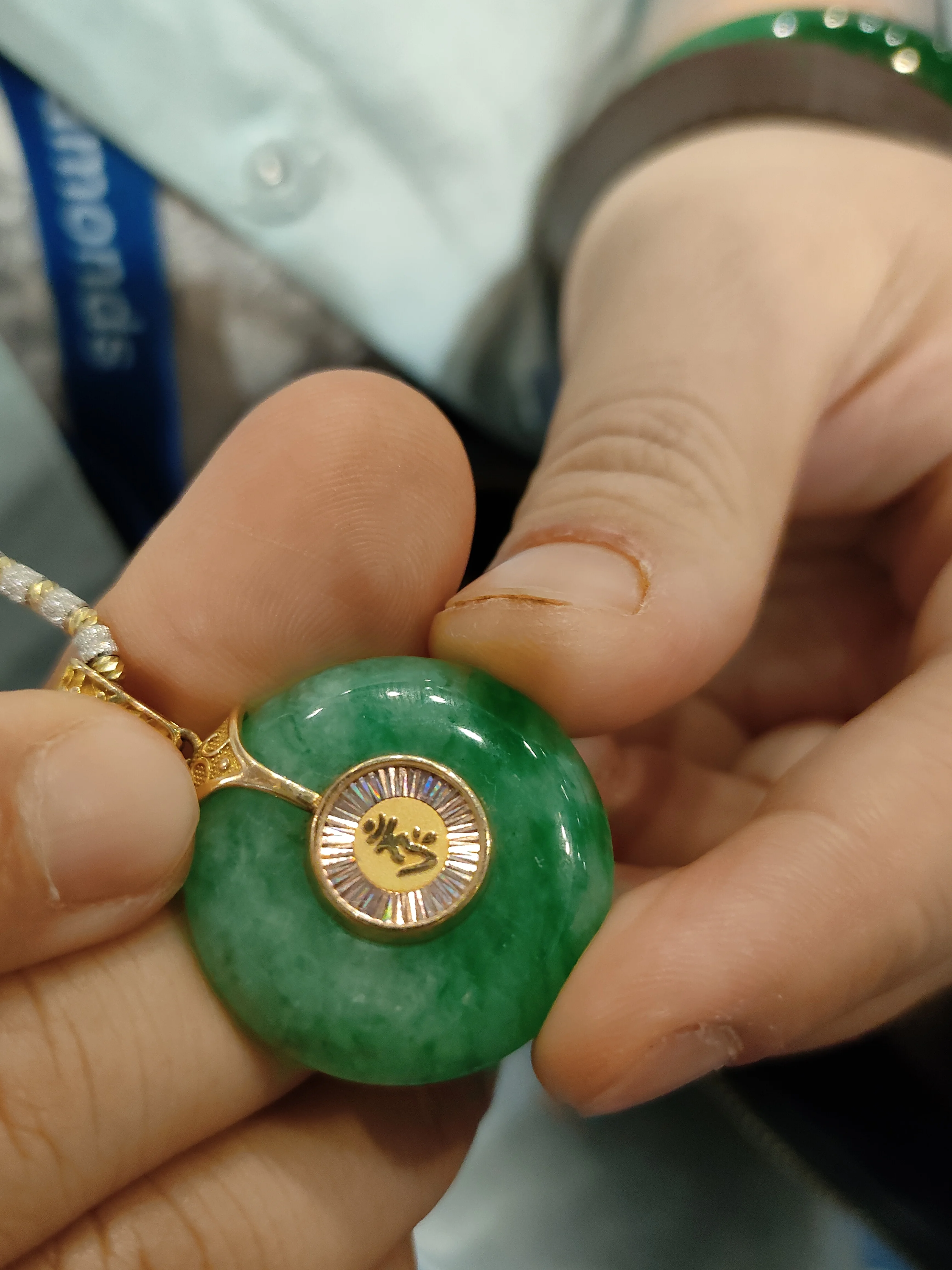 Волоконный лазерный маркиратор мощностью 50 Вт для металлов, быстрая скорость 7000 мм/с, высокая точность 0,01 мм, с системой видения камеры CCD Волоконный лазерный маркиратор мощностью 50 Вт для металлов, быстрая скорость 7000 мм/с, высокая точность 0,01 мм, с системой видения камеры CCD