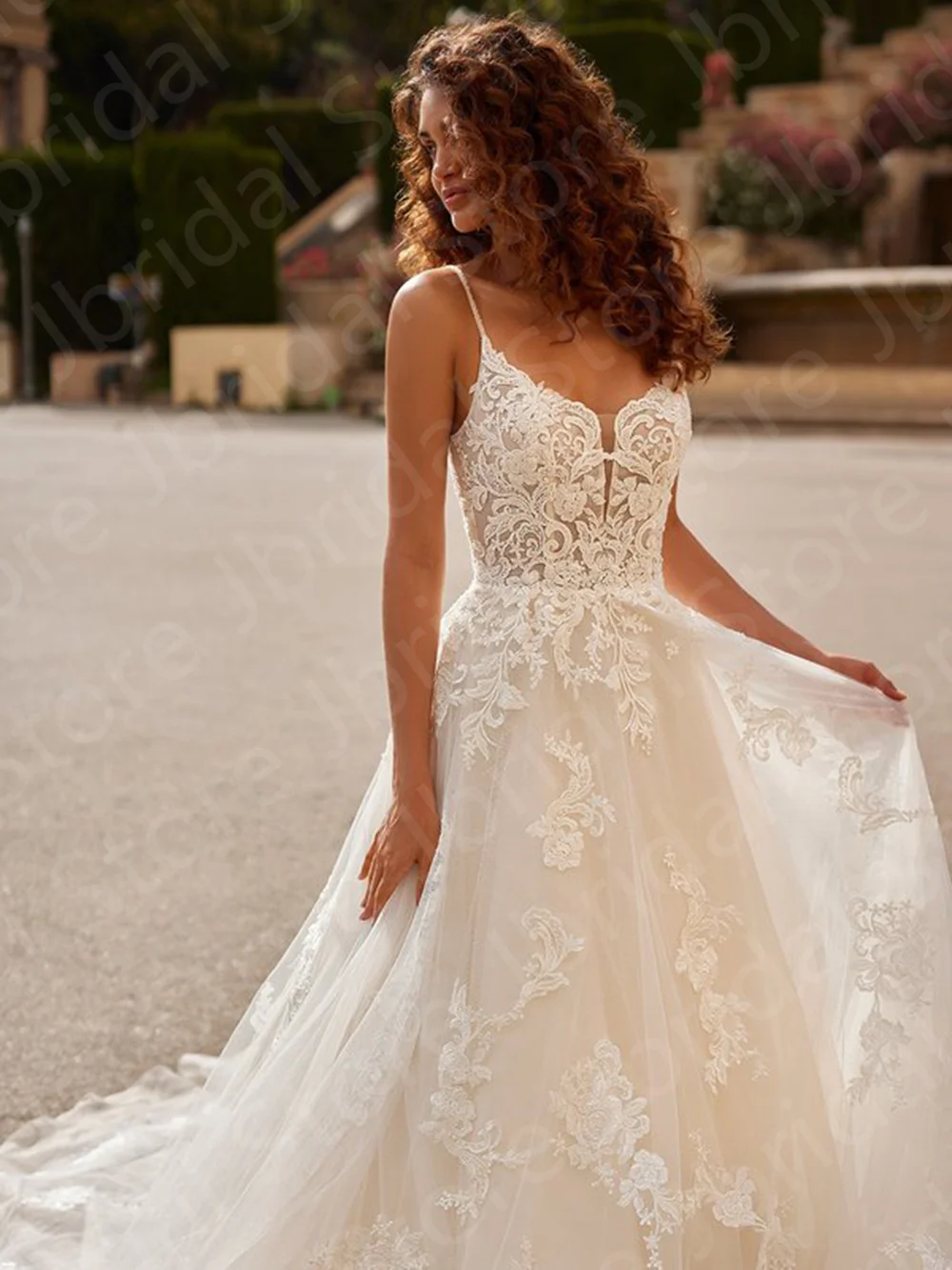 Classic New Ivory Lace Wedding Dresses Sleeveless Bridal Gowns V Neckline with Straps Bride  Backless Appliqued On Sale