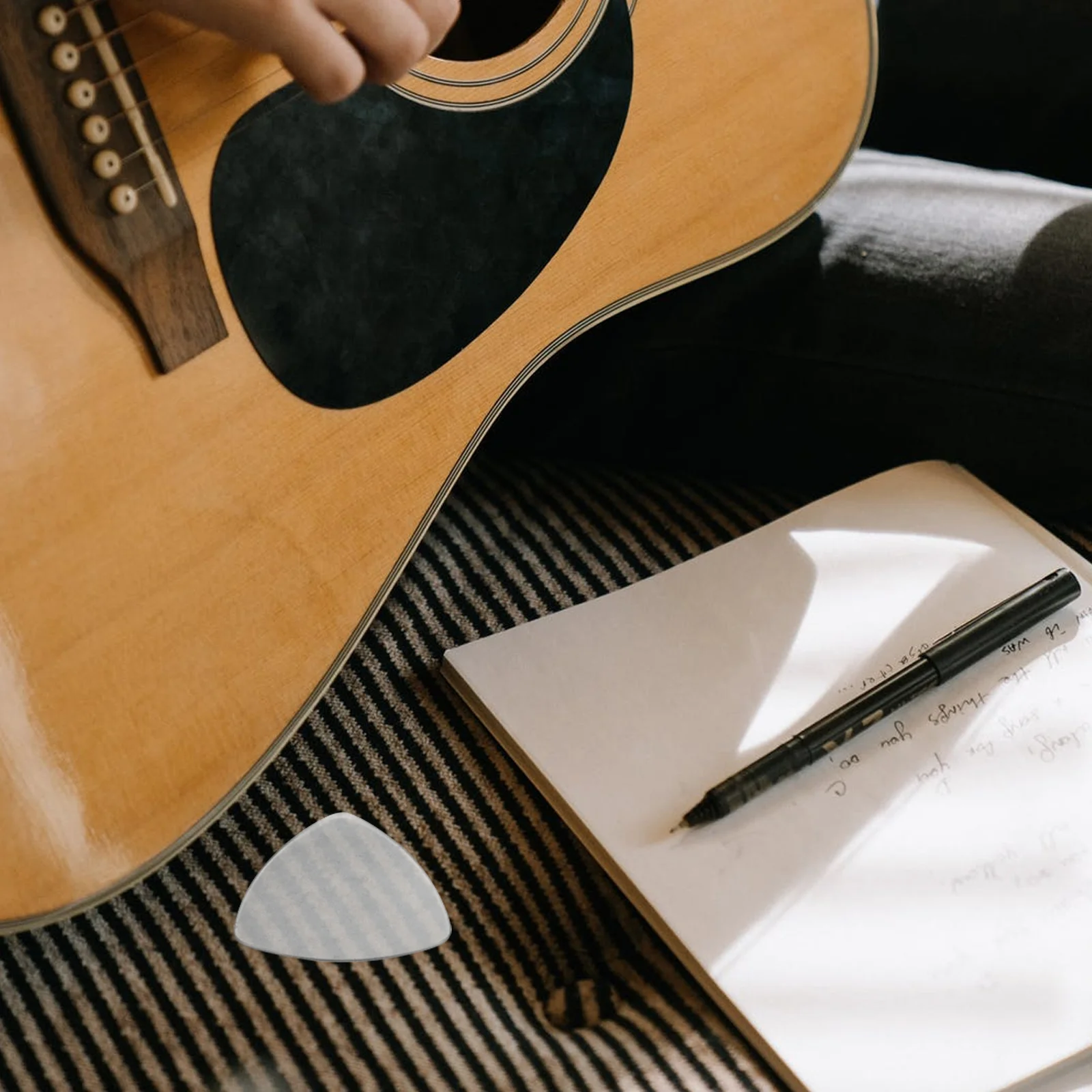 

Nylon Guitar Pick Portable Plectrum for Ruan Durable Strong Clear Sound Guitar Accessory Stringed Instrument Plectrum