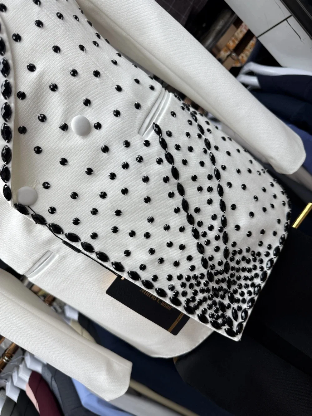 Abito da sposo bianco da uomo Set giacca da 2 pezzi + pantaloni neri Pantaloni con cristalli Pietre Giacca da ufficio formale personalizzata Cappotto da smoking da sposa