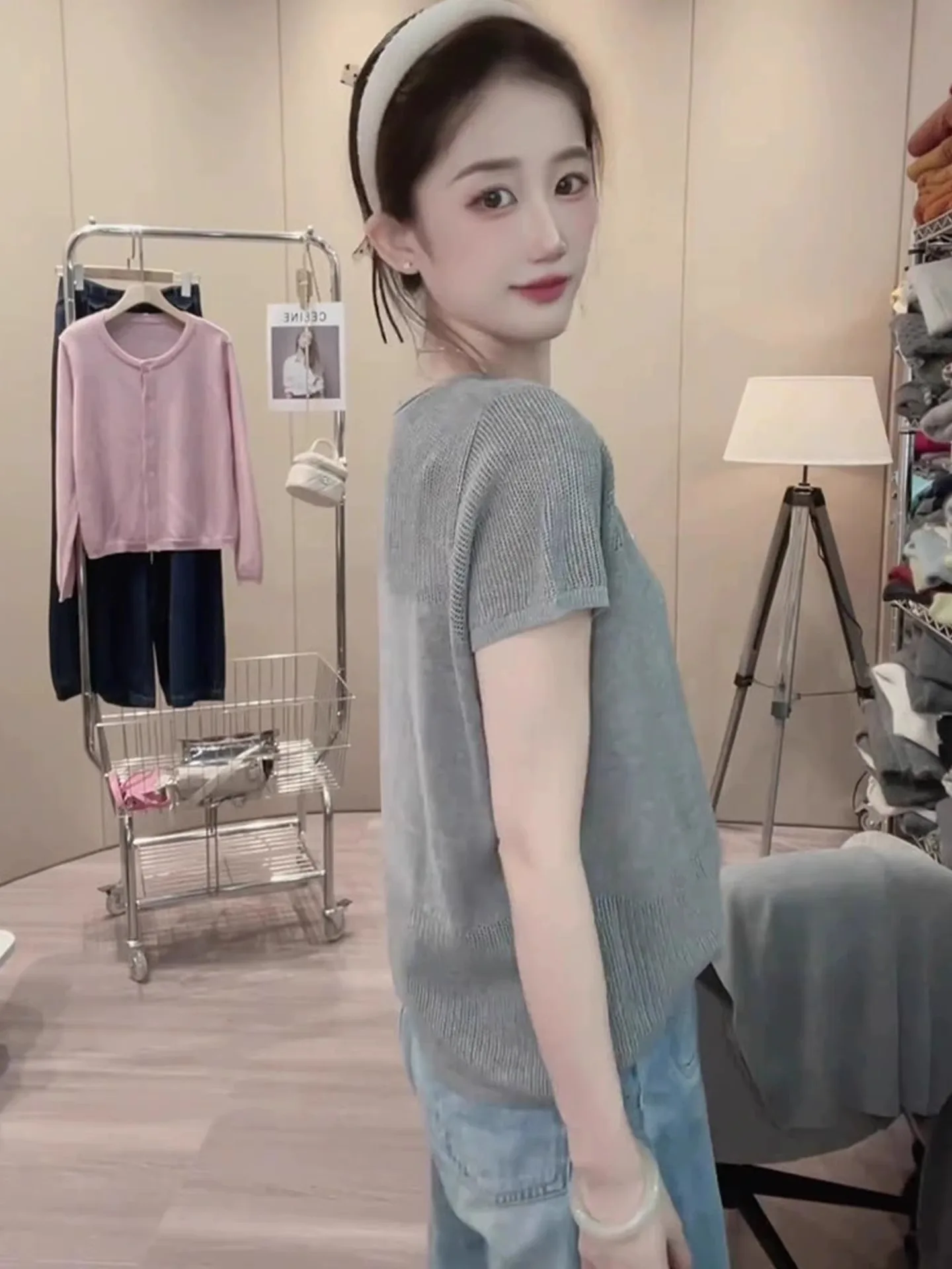 シンプルなルーズラウンドネックニットウェア半袖快適なスタイルファッショナブルな韓国版痩身効果サマートップ