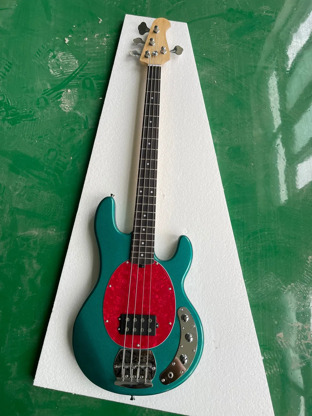 Metal Green Body 4 Strings Electric Bass Guitar with Maple Neck,Chrome Hardware,Provide customized service