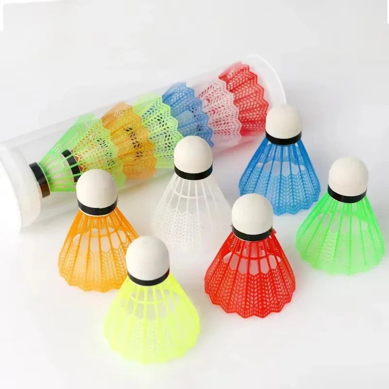 12個入り、カラフルなシャトルコック。耐久性に優れたナイロン - Nylon Shuttlecock 12 のレビューと価格