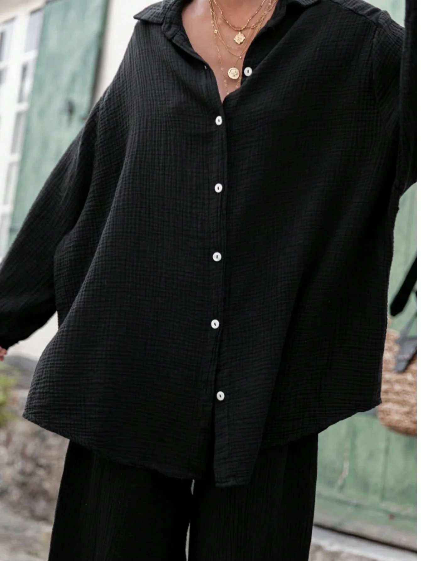 

Женская свободная блузка оверсайз черного цвета с длинными рукавами и пуговицами, средней длины, повседневная рубашка