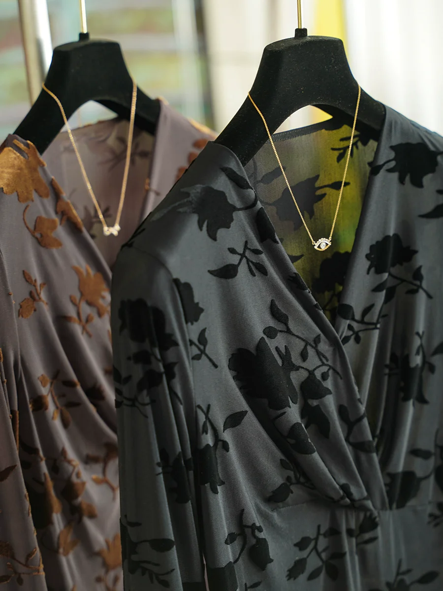 

Spring Autumn Women Elegant Flocking Mesh V-neck Blouse/Shirts