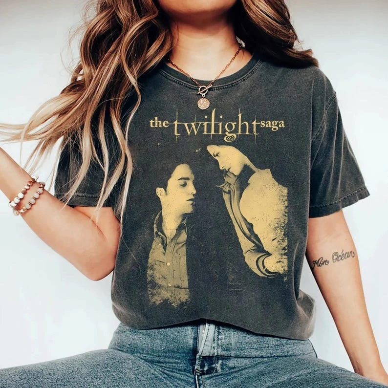 Retro The Twilight Saga Print Short Sleeves T-shirt Movie Tee 2000s Movie Twilight Fans Homage Tee Gift For Fans Couple Tops