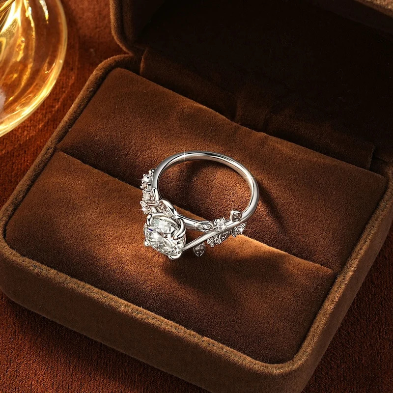 IOGOU Solitaire 8 mm runder D-Farbe-VVS1-Moissanit-Verlobungsring, zertifizierter 2-Karat-Labordiamant, Damen-Ehering, Schmuck – Detail 5