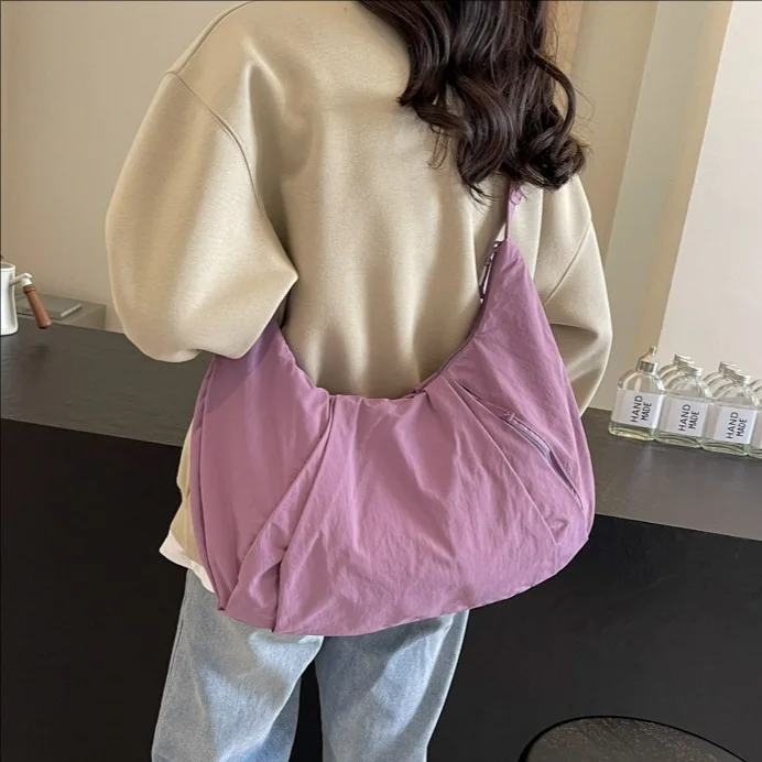 Large Capacity Lightweight Dumpling Bag Women's Sports Fitness Bag Versatile Commuter Bag Shoulder Messenger Bag image 3