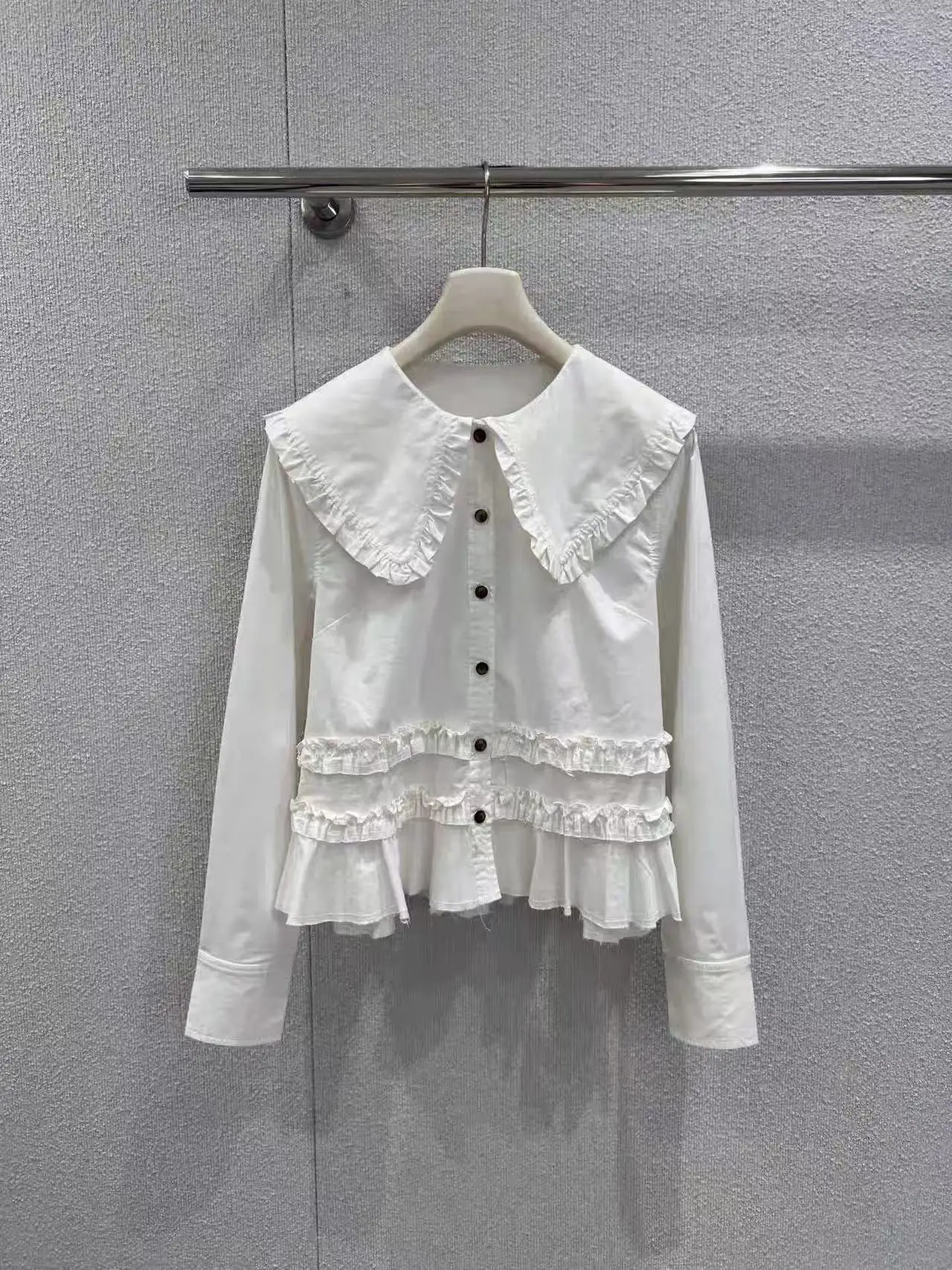 

Withered Elegant And Luxurious, Lightweight And Age Reducing Doll Collar With Wooden Ear Folds, Long Sleeved Shirt
