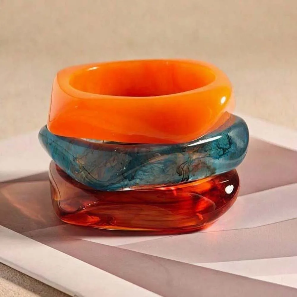 

Wrist Jewelry Translucent Resin Bangles Marbled Gradient Acrylic Bracelets Irregular Waterproof Chunky Cuffs Trendsetters