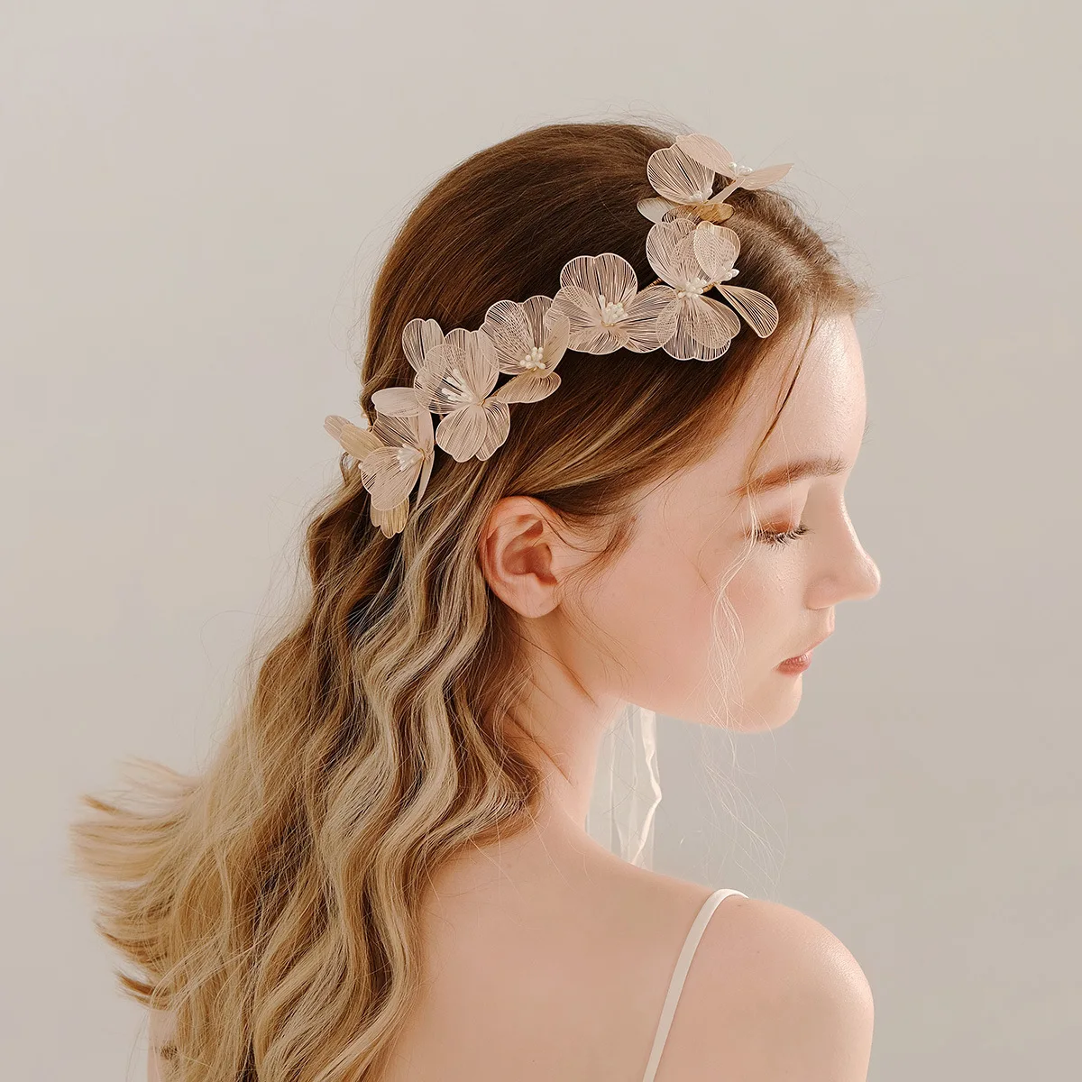 Luxury Hairband Wedding Hair Accessories Metal Hollow Out Flower Headbands Marriage Tiaras Fairy Beads Hair Jewelry Party Crowns