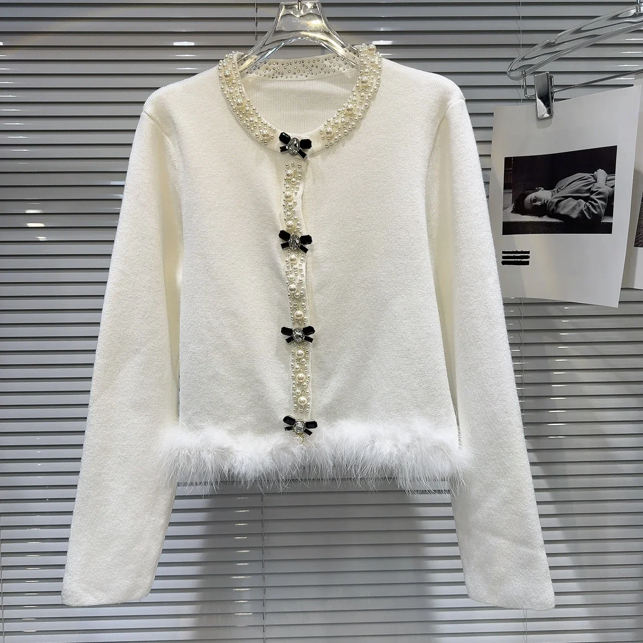 2024 Autumn New Chic Pearl Beaded Edge Hairy Hem Luxury Exquisite Knitted Sweater Women's Loose Casual Sweater Cardigan Jacket