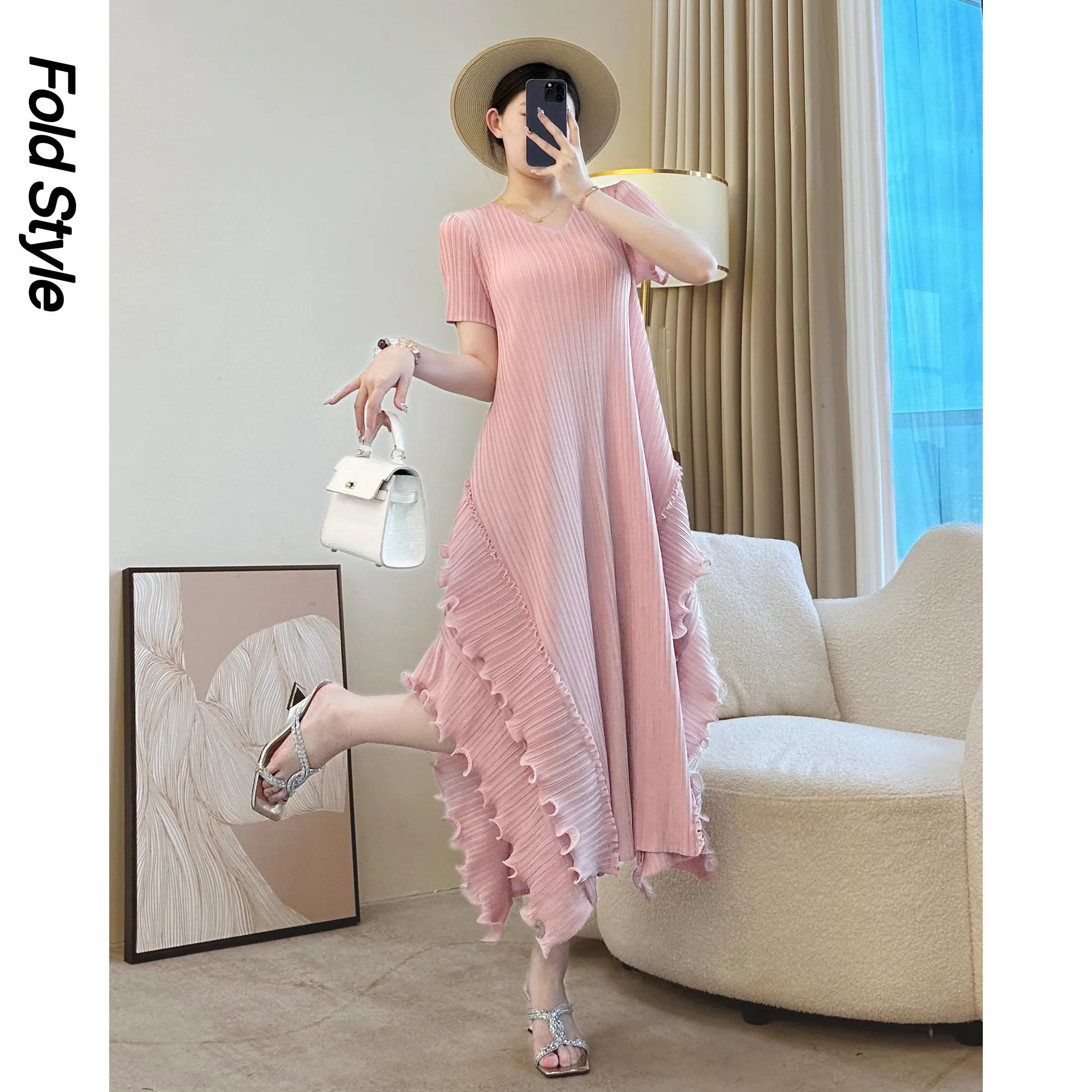 

Miyake 2022, плиссированное темпераментное розовое платье, женское летнее свободное и элегантное длинное платье с короткими рукавами и деревянными краями ушей с v-образным вырезом