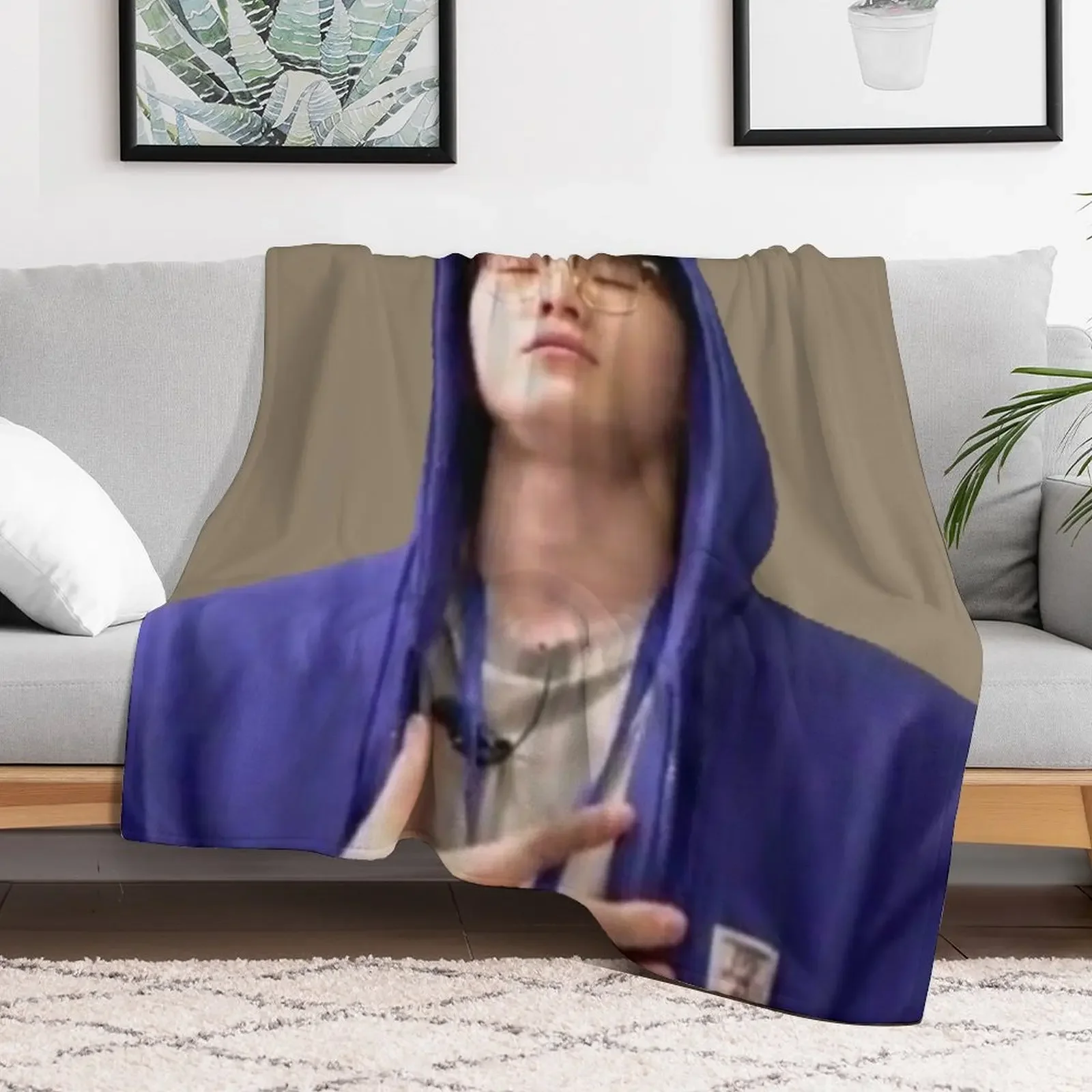 Woozi Relaxed Meme Throw Blanket