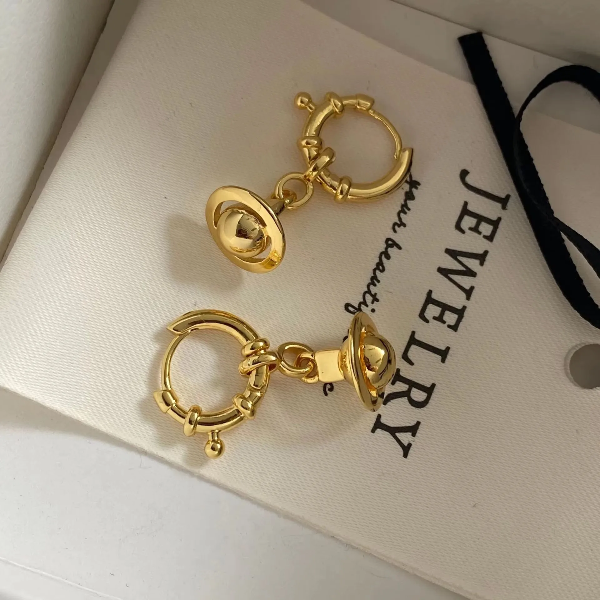 Niche And Trendy Three-Dimensional Ear Loops Are Simple And Fashionable Jewelry Gifts For Women At Parties