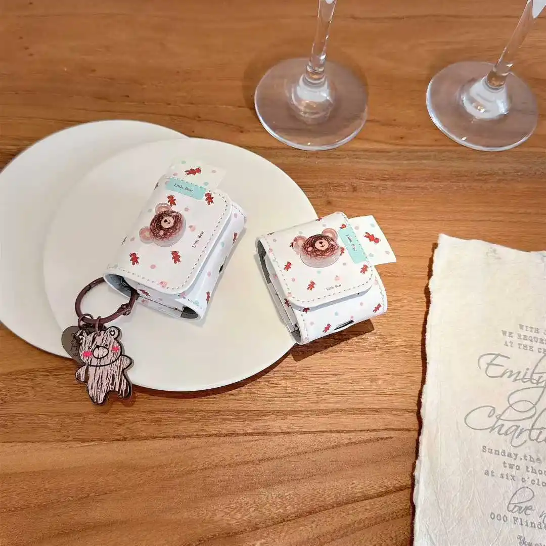 Etui na AirPods 1 4 3 2 Pro 2 AirPods Pro3 2025 Nowe Skórzane Etui z Kreskówkowym Psem Niedźwiedziem Kotem Myszką Motylem Gwiazdą Pokrowiec na Słuchawki z Paskiem