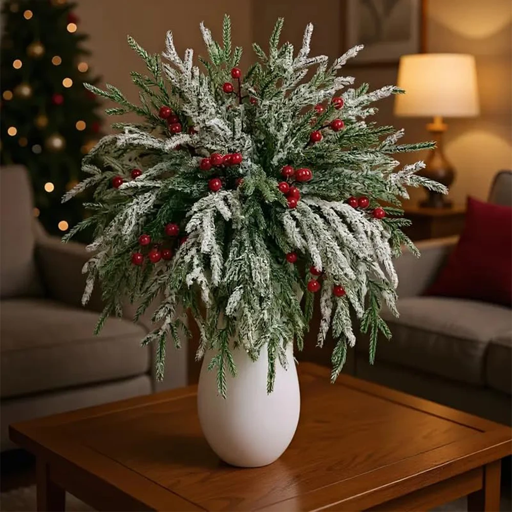 15 Stück künstliche Norfolk-Kiefernzweige mit roten Beerenstielen für Weihnachtsbaumschmuck, Festival, Vase, DIY-Girlande, Weihnachtsdekoration – Detail 1